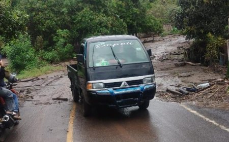 Banjir Lahar Gunung Lewotobi Lumpuhkan Akses Utama! Warga Panik