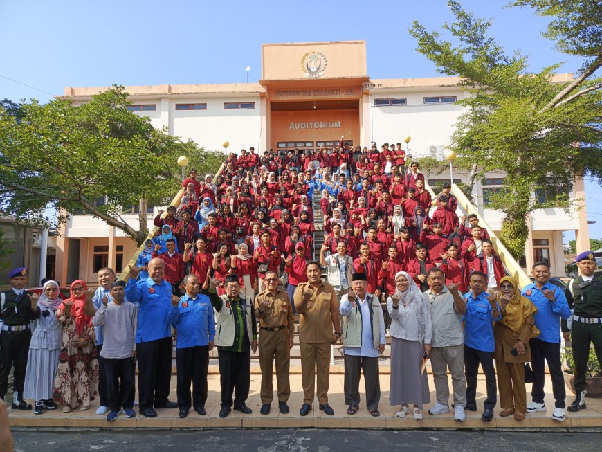 Wagub Sumbar Lepas 1.079 Mahasiswa Unes yg Akan KKN ke lapangan.