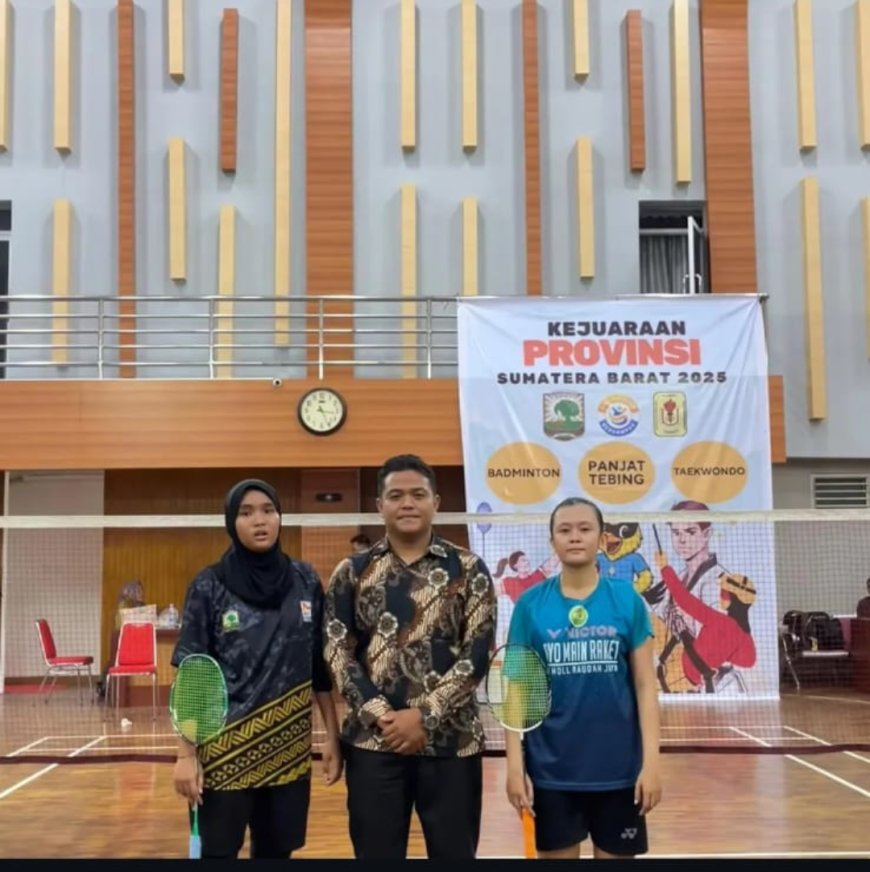 Mahasiswi UNES Juara 2 Bulu Tangkis POMDA Sumbar 2025!