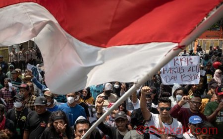 Drama Politik di Pati: Empat Demonstran Diamankan, Pemakzulan Bupati Sudewo Kandas di Sidang Paripurna!
