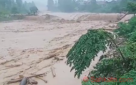 Hujan Tak Berhenti, Debit Sungai Batang Kuranji Dekat SMA 9 Padang Meningkat Tajam