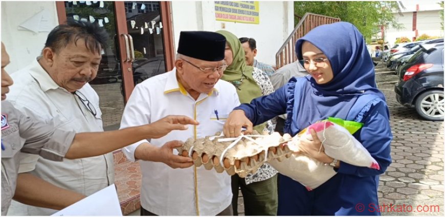 Rektor Unes Serahkan Bantuan untuk Dosen Korban Banjir Bandang!