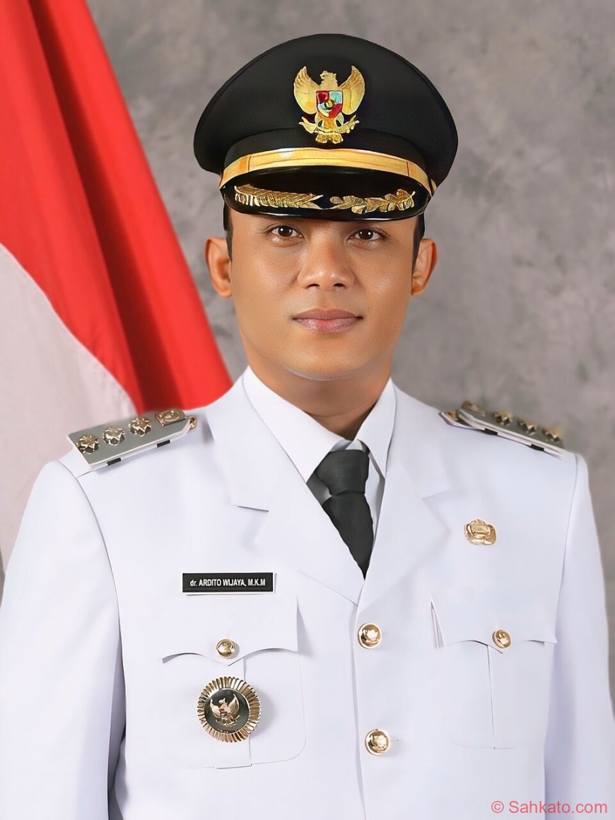 Bupati Lampung Tengah Dicokok KPK! Ada Apa di Balik Koper Hitam Ardito?