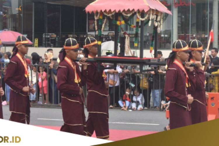 Kirab Pusaka Meriahkan Hari Jadi ke-455 Banyumas, Bupati Sadewo Ajak Warga Bersatu Membangun