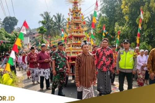 Ratusan Warga Jatijajar Tumpah Ruah Ikuti Kirab Gunungan Merti Dusun Begajah, Tradisi Tetap Hidup di Era Modern