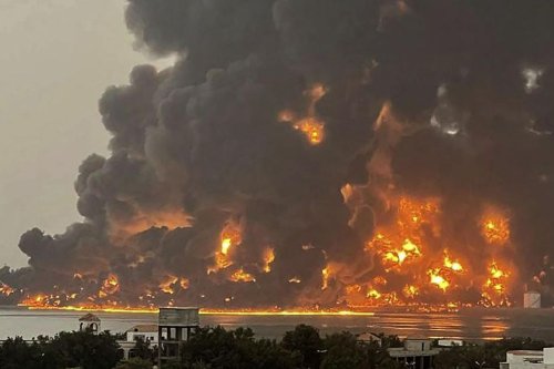 Arab Saudi Serang Dua Situs Militer Houthi di Yaman