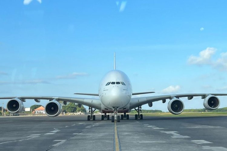 Airbus A380 Emirates Hanya Mendarat Sekali di Bandara Soetta untuk Tur Pramusim