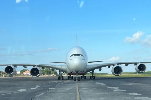 Airbus A380 Emirates Hanya Mendarat Sekali di Bandara Soetta untuk Tur Pramusim
