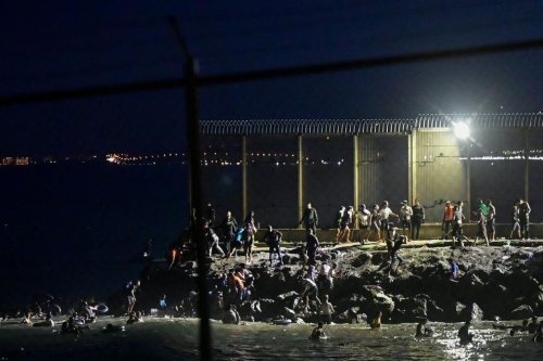 Ratusan Migran Maroko Menyeberang ke Ceuta, Sembilan Tewas