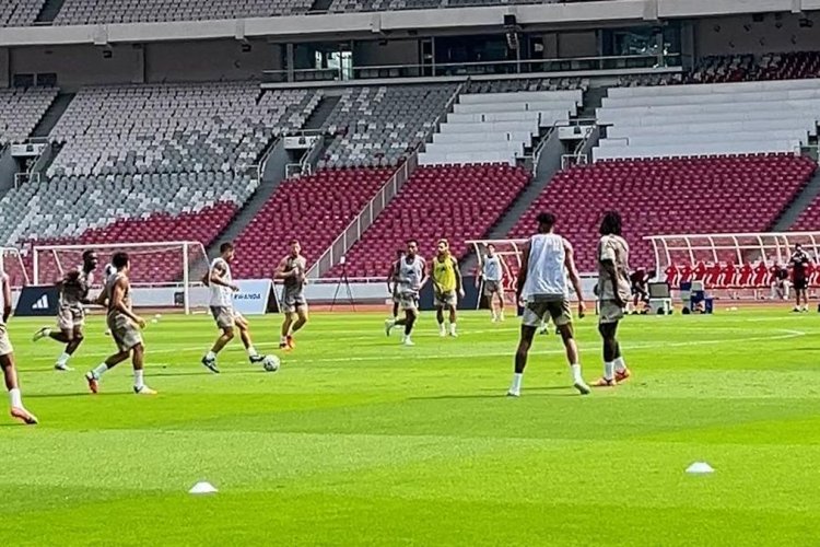 Aston Villa Gelar Latihan di Bawah Terik Matahari Jakarta