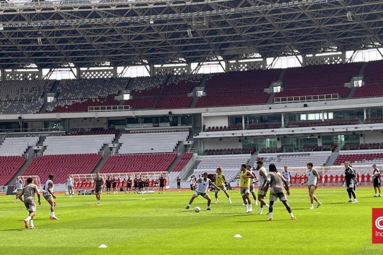 Aston Villa Jalani Latihan di Bawah Terik Matahari Jakarta