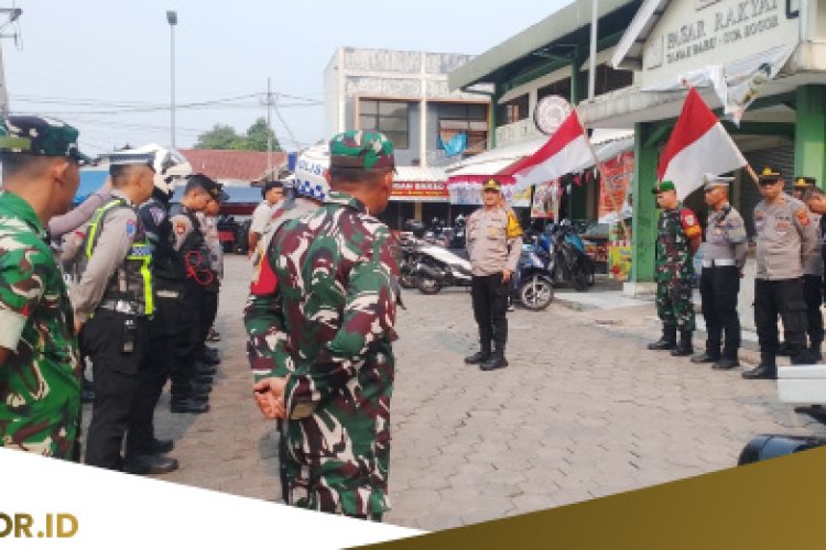 90 Personel Dikerahkan, Babinsa Tanah Baru Ikut Amankan Kirab Pusaka Kasepuhan