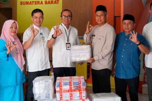50 Kg Rendang dan Rp50 Juta Dikirim Bank Nagari untuk Korban Gempa NTT