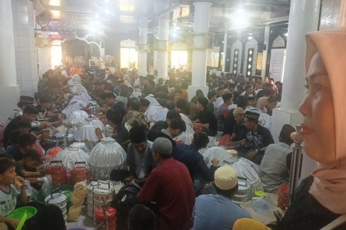 Ratusan Juta Mengalir di Perayaan Maulid Lunang, Warga Ikhlas Meski Masjid Penuh Sesak