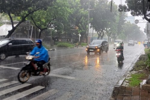 BMKG Keluarkan Peringatan Dini, Dua Wilayah Sumbar Berpotensi Hujan Lebat dan Petir