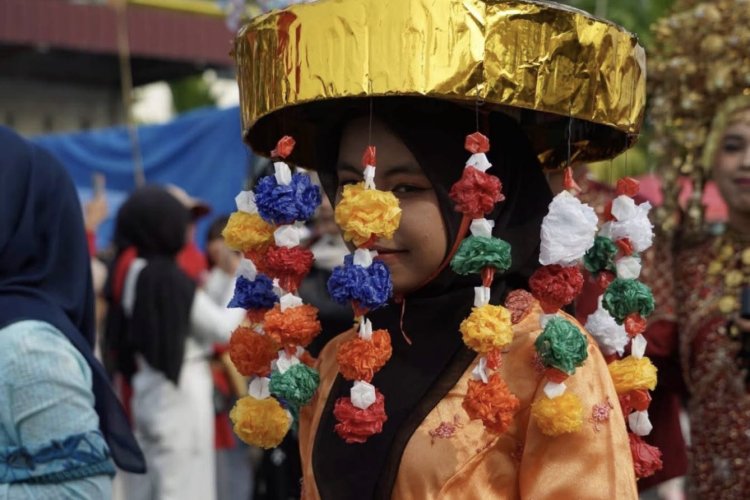 Ribuan Warga Padang Aro Padati Jalanan, Pawai HUT RI ke-81 Tampilkan Kreativitas Siswa dan Nagari