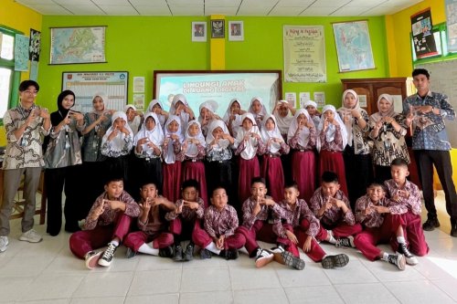 Mahasiswa KKN UNP Sosialisasikan PP TUNAS untuk Tingkatkan Literasi Digital Siswa SDN 11 Pauh