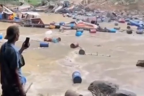 Longsor Terjang Puluhan Ponton di Sijunjung, Empat Orang Luka Ringan
