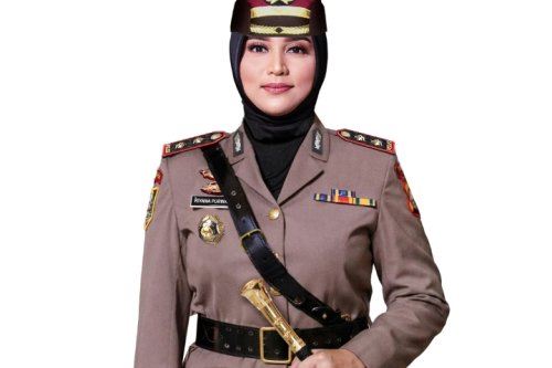 Dari Tanah Borneo ke Gerbang Minangkabau: Kisah Polwan Pertama yang Pimpin Polres Padang Pariaman
