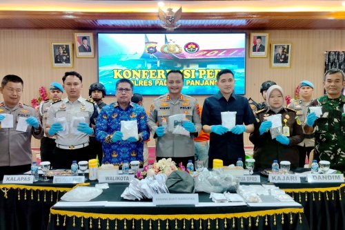 Geledah Rumah di Aia Angek, Polisi Sita Sabu 751,74 Gram dan Amankan 4 Tersangka