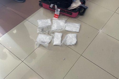 Koper Pink Berisi 1 Kg Sabu Tertinggal di Bandara, Pemiliknya Akhirnya Dibekuk di Lubuk Alung