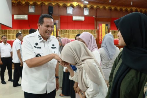 76 Mahasiswa Dilepas Wali Kota Pariaman, Siap Kuliah di 18 PT lewat Beasiswa Saga Saja Plus