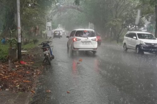 BMKG: Delapan Wilayah di Sumbar Siaga Hujan Lebat Hari Ini