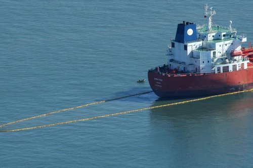 Harga Minyak Anjlok ke US$93, Investor Wait and See Jelang Sanksi Baru AS ke Iran
