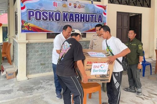 BNI Berbagi Kirim Bantuan Karhutla ke 10 Wilayah Kalteng, Mulai Pompa Air hingga Tabung Oksigen