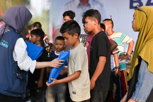 Bank Mandiri Kirim Relawan ke Tanah Datar, Bantu Petani hingga Revitalisasi Dua Sekolah