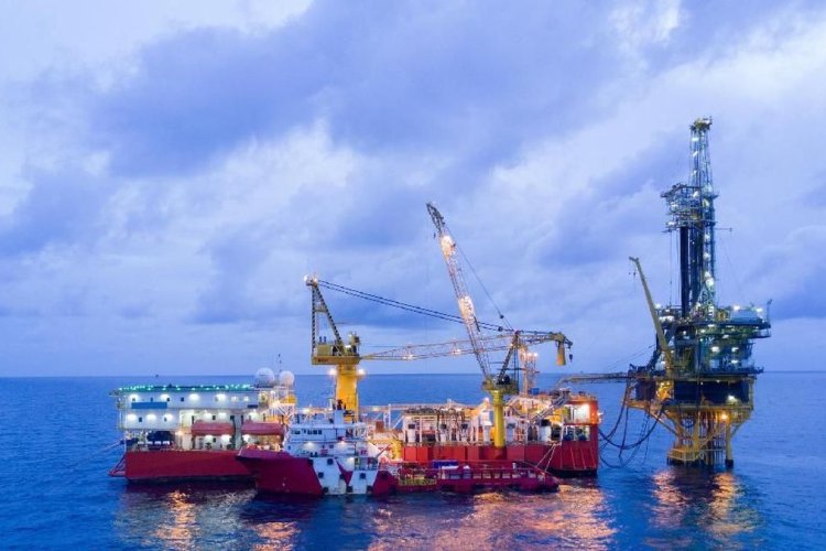 Harga Minyak Dunia Kembali Terjun 2 Persen, Harapan Pembukaan Selat Hormuz Picu Aksi Jual