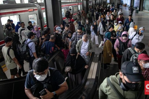 Sempat Terhambat Kerumunan Warga, KRL Green Line Kini Bisa Masuk Stasiun Tanah Abang