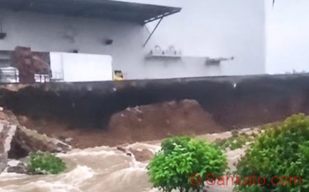 Pagar Pembatas Basko City Mall Jebol Diterjang Arus Banjir di Kuranji