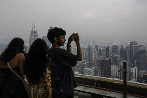 Asap Karhutla RI Kembali Selimuti Malaysia dan Singapura, Kemlu Beri Respons Begini