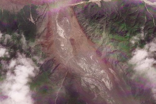 Citra Satelit Rekam Aliran Lumpur dan Batu Terjang Kawasan Pegunungan Nepal