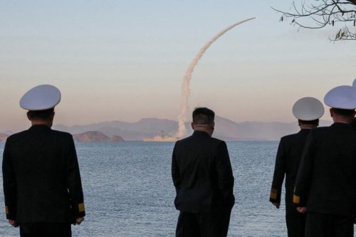 Trump Ingin Jumpa Kim Jong Un, Korut Malah Luncurkan Rudal Balistik