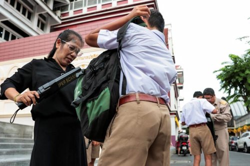 Detektor Logam Dikerahkan, Sekolah di Bangkok Periksa Tas Siswa Usai Penembakan Maut