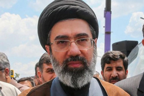 Mojtaba Khamenei Puji Pezeshkian dan Serukan Persatuan Usai Trump Jatuhkan Sanksi Ekonomi ke Iran