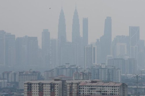 Kabut Asap Karhutla Indonesia Selimuti Malaysia, 17 Stasiun Pantau Catat Polusi Tidak Sehat