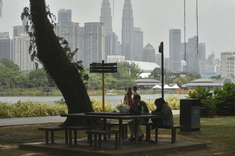 Kabut Asap Kiriman dari Sumatra dan Kalimantan Ancam Perayaan Hari Kemerdekaan Malaysia