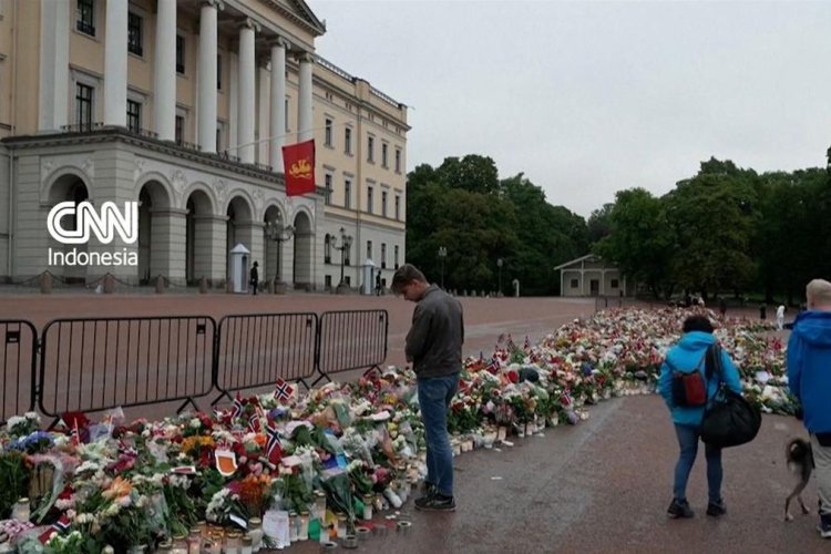 Raja Harald V Berpulang di Usia 89 Tahun, Warga Norwegia Taburkan Bunga di Depan Istana Kerajaan
