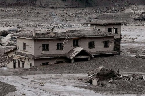 Banjir Bandang Hantam Nepal dan Tibet, 165 Tewas dan 1.384 Orang Masih Hilang