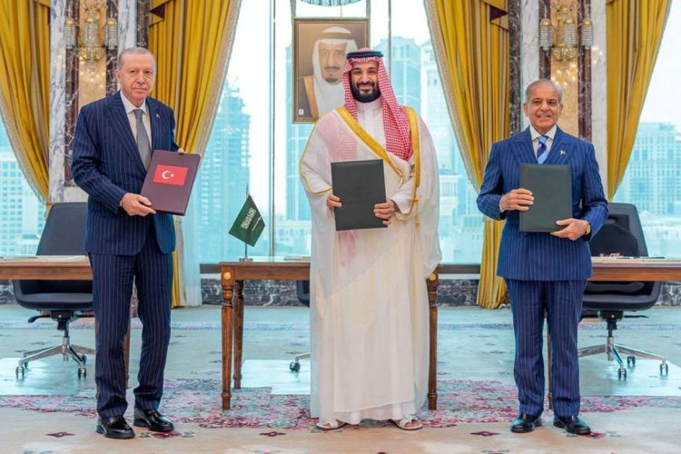 Iran Disebut Sudah Terima Undangan Gabung Pakta Makkah, Menlu Turki Buka Suara