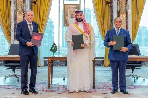 Iran Disebut Sudah Terima Undangan Gabung Pakta Makkah, Menlu Turki Buka Suara