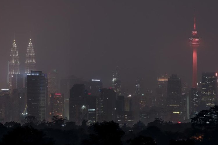 29 Wilayah Malaysia Termasuk Kuala Lumpur Diselimuti Kabut Asap Karhutla Indonesia