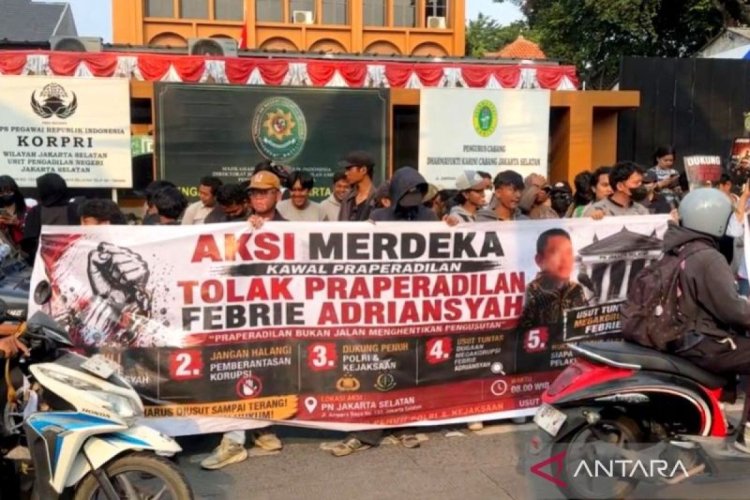 Puluhan Mahasiswa Kepung PN Jaksel, Desak Hakim Tolak Praperadilan Febrie Adriansyah