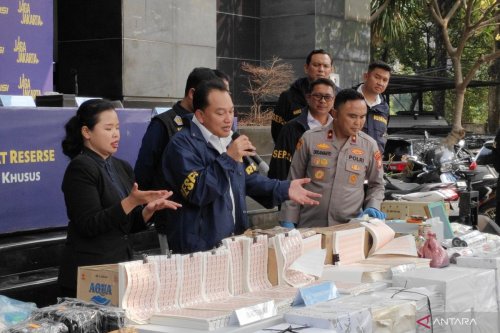 Cara Mudah Bedakan Meterai Asli dan Palsu, Cukup Basahi dengan Air Liur
