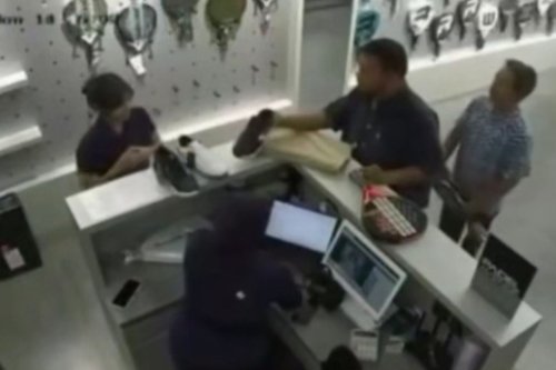 Rekaman Viral Jadi Petunjuk, Polisi Selidiki Pencurian Raket Padel di Toko Jakbar
