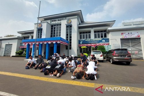 Remisi HUT RI untuk 7.555 Warga Binaan Jakarta, 35 Langsung Bebas; Pemotor Dikeroyok di Jaktim