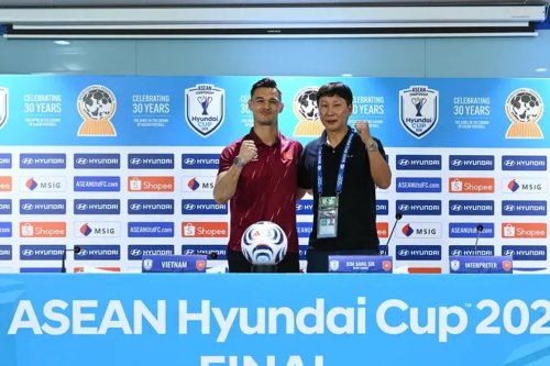 Pelatih Vietnam Puji Aksi Le Giang: Messi dan Ronaldo pun Tak Mampu Bobol Gawangnya